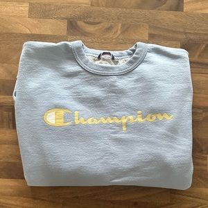 CHAMPION CREWNECK SWEATER!! NEVER BEEN WORN